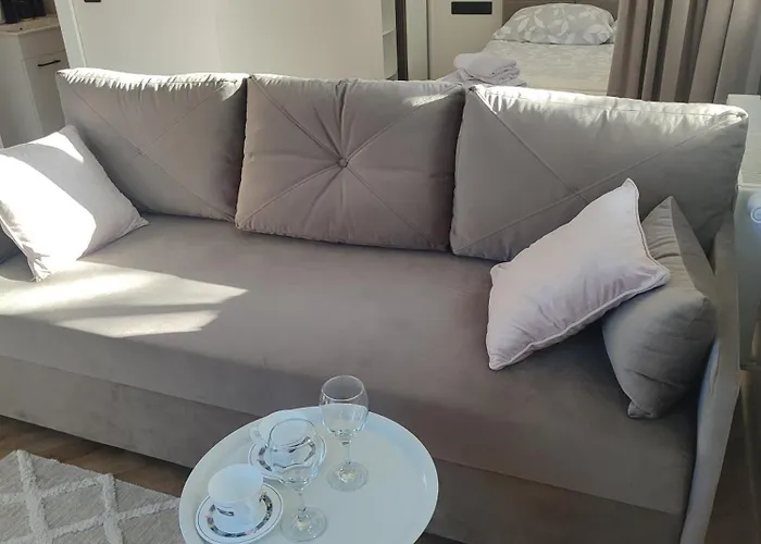 Pilies Street Self Check In, Free Parking *