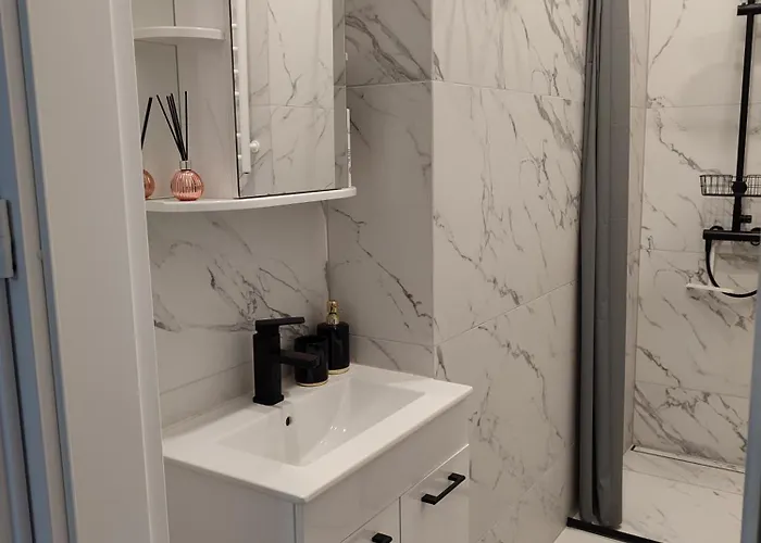 Pilies Street Self Check In, Free Parking